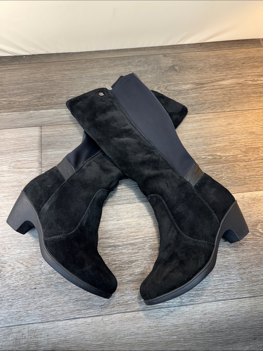 Comfy Moda  Black Suede Block Heel Boots woman’s SZ 8 (h17)